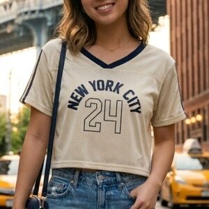 New York City 24 Mesh V-Neck Tee in Cream and Navy